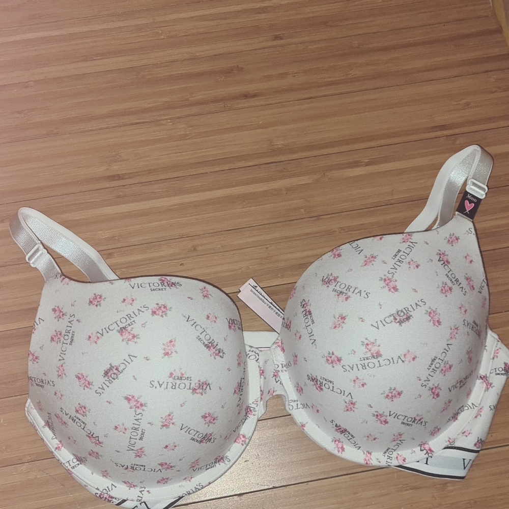 Victoria secret bra 36 DD Brand new with tags